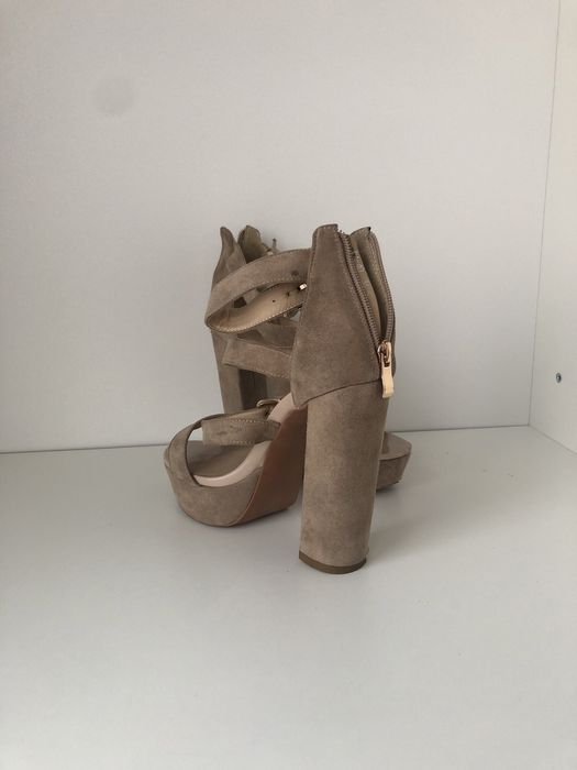 Замшевые босоножки