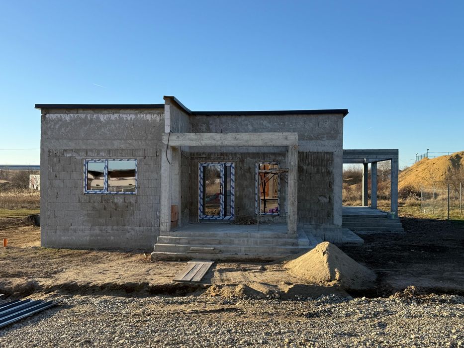 Vând casa parter  in Geamana