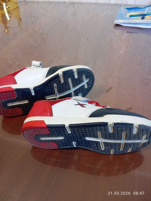 кроссовки и сандали