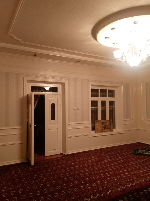 Uy sotiladi tez katta hovli 10sotix 11xona