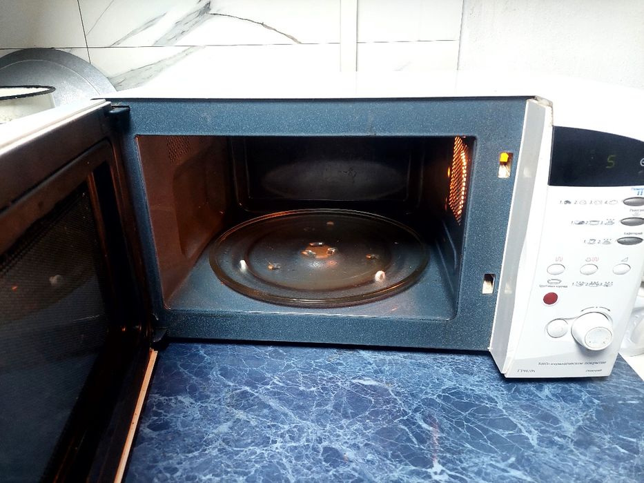 Продам микроволновую печь