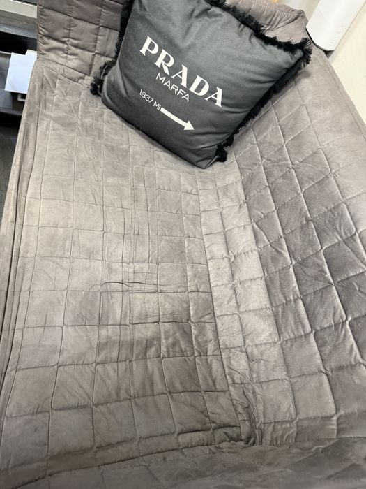 Тапициран диван в сиво