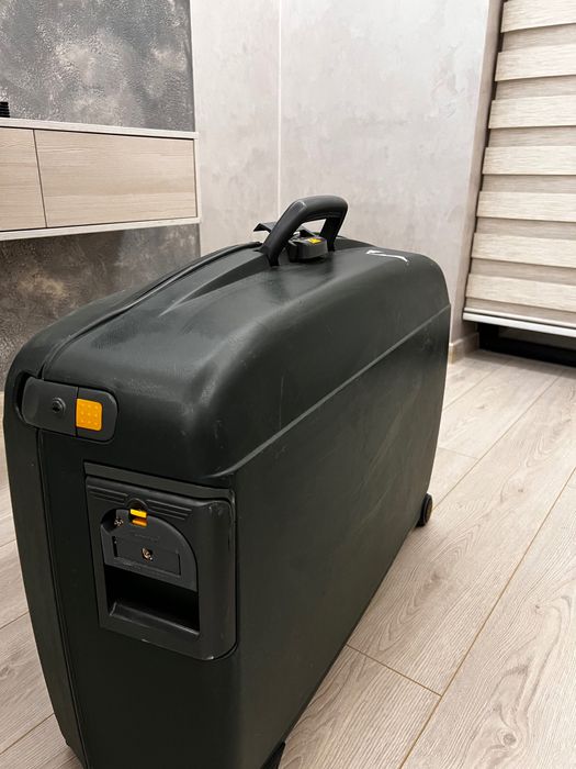 Чемодан Eminent до 30кг большой багаж