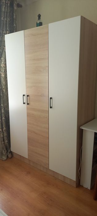 Продам шкаф 3 дверный и пенал