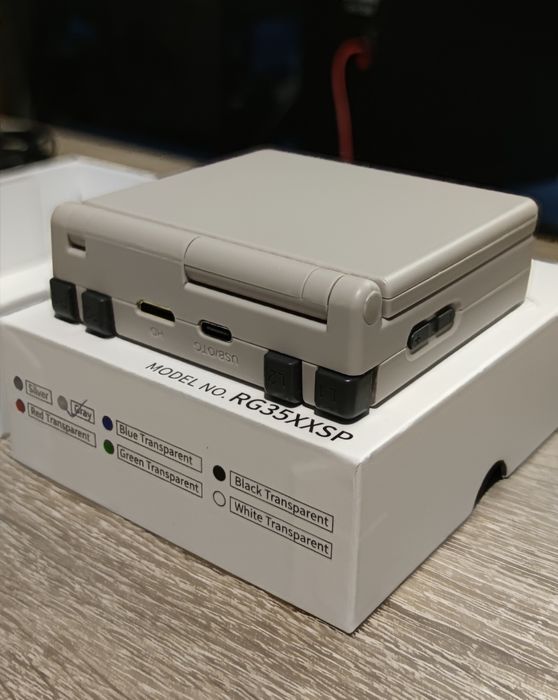 Anbernic RG35XXSP 3.5" IPS, 1 + 64 GB, Wi-Fi 5, BT 4.2, Linux - само разопакован