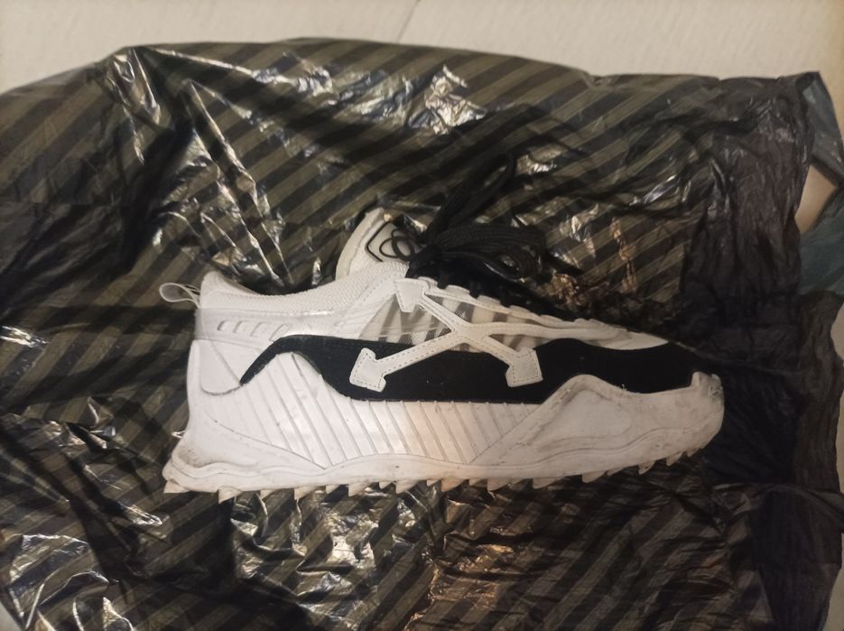 ând o gamă variată de adidași, perfecți pentru orice stil! Avem multe