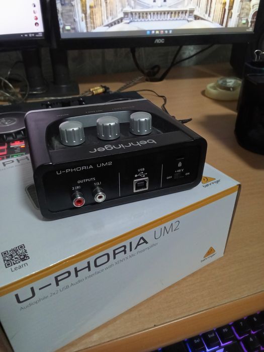 Звуковая карта Behringer u-phoria UM2