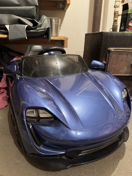 Детская машинка с пультом управления