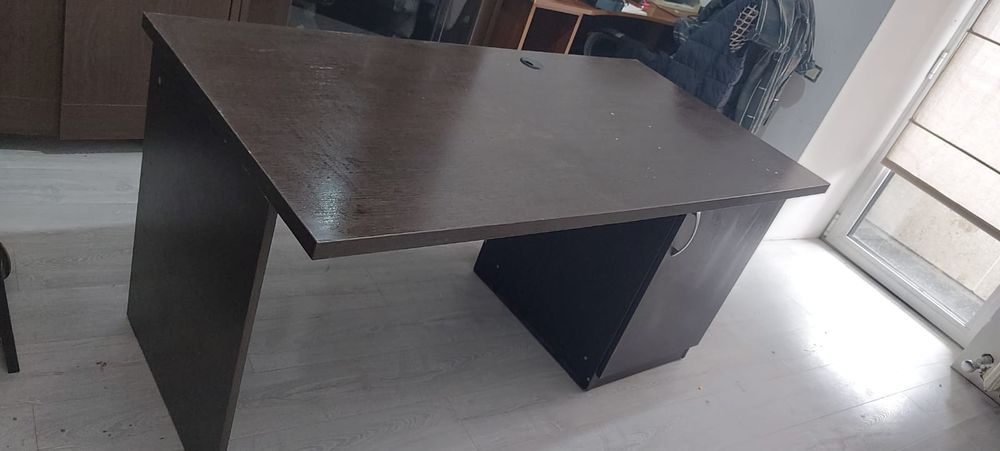 Продам офисные шкафы и столы