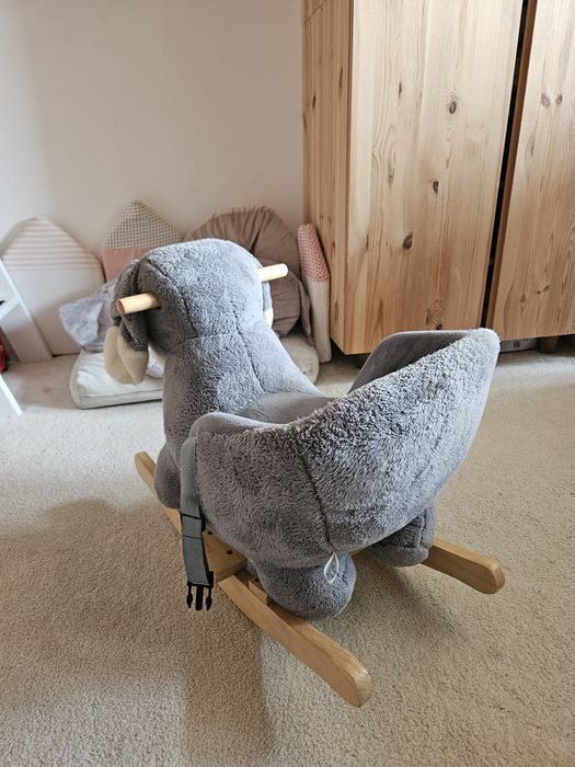 Люлееща се играчка YZS - Куче Шаро, със звуци и мелодии