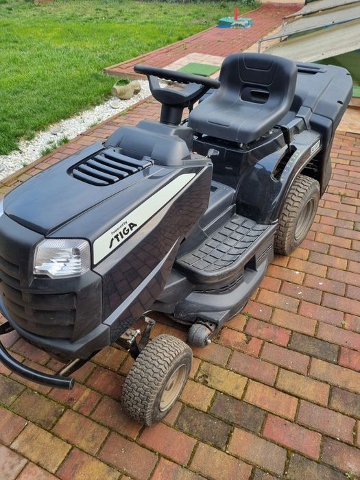 De vanzare gazon tractoras