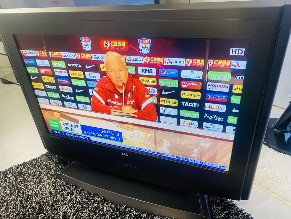 Vand TV LCD SEG - 66”