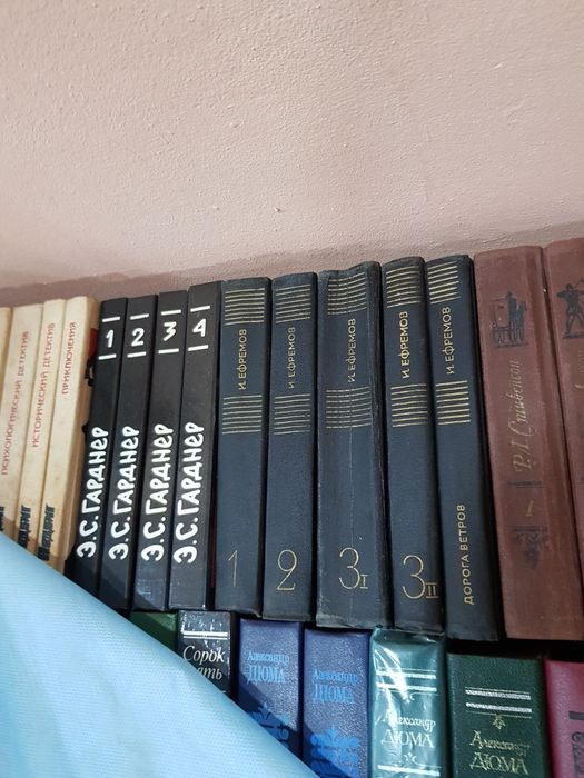 Продаю книги в отличном состоянии.
