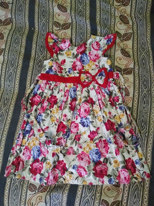 Rochita eleganta, florală, bumbac, 6-7 ani (116-122)