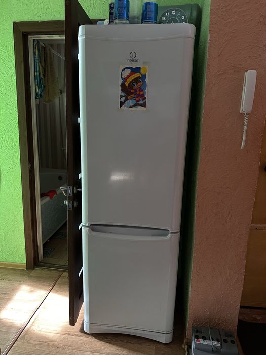 продам холодильник Indesit