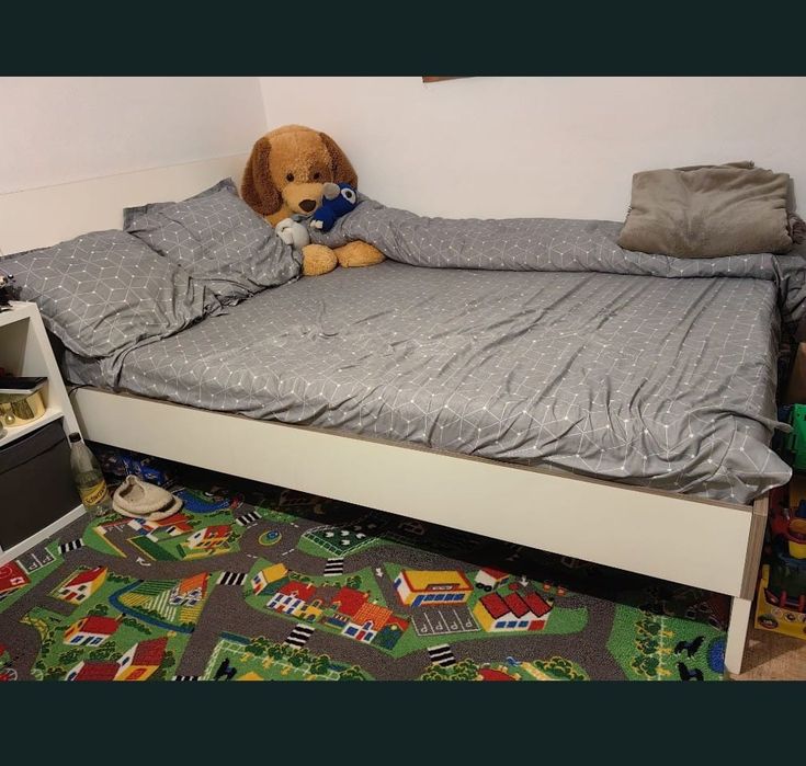 Vând pat 140 cm pe 2 m