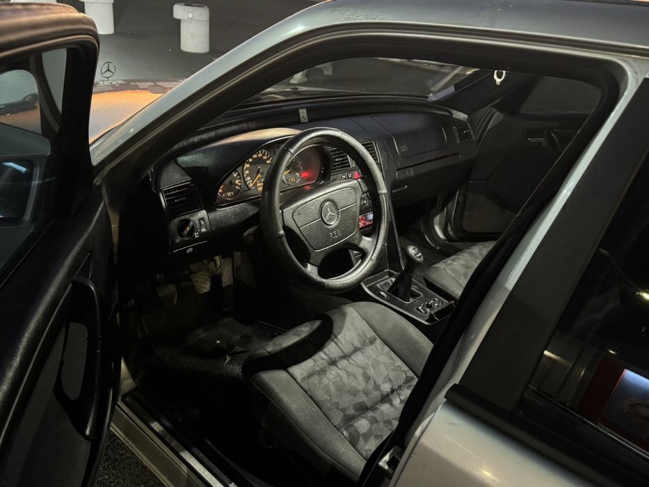 Продава се мерцедес С220