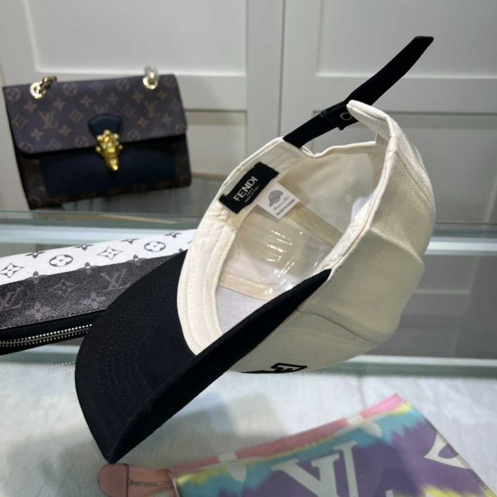 Aduc pe comanda Sepci  FENDI orice model