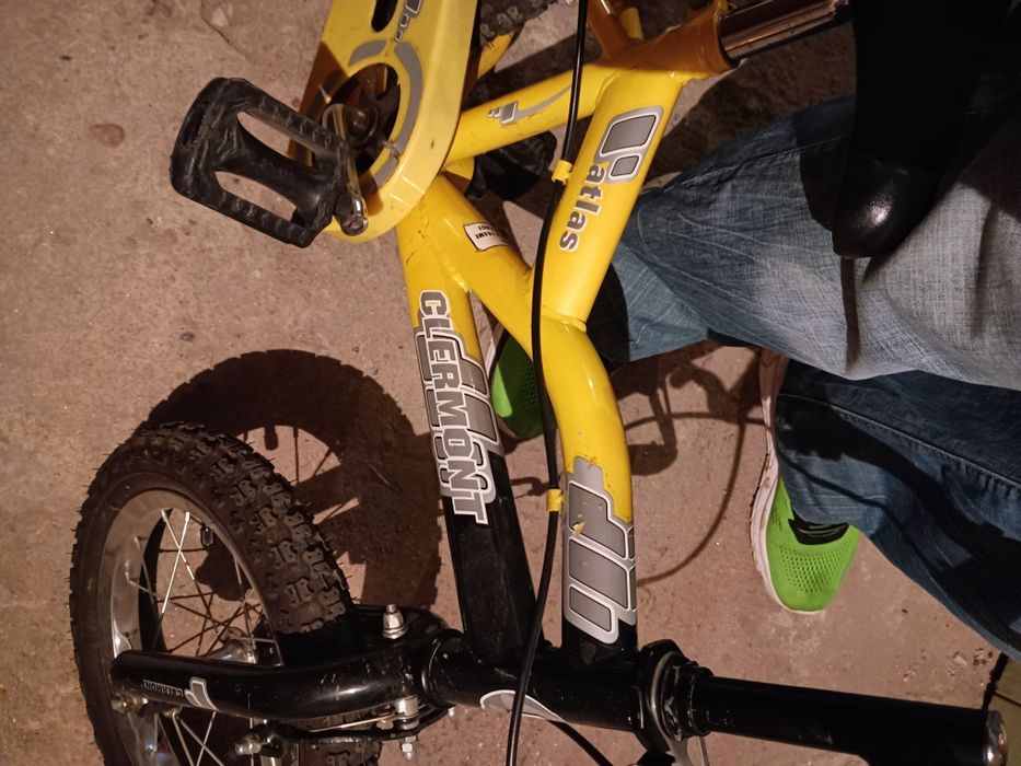 Продавам детско колело БМХ, малко употребявано без помощни колела Клер