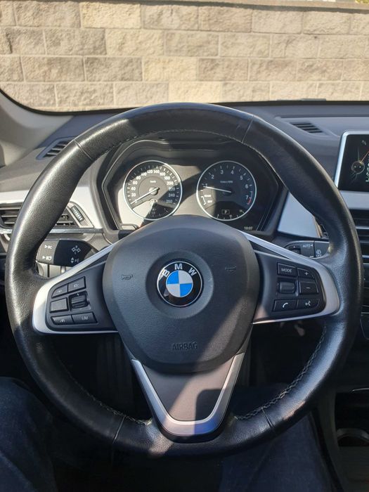 BMW X1 xDrive20i 2017 – 136.000 km – HUD, pano, ACC, cârlig – 17.750 €