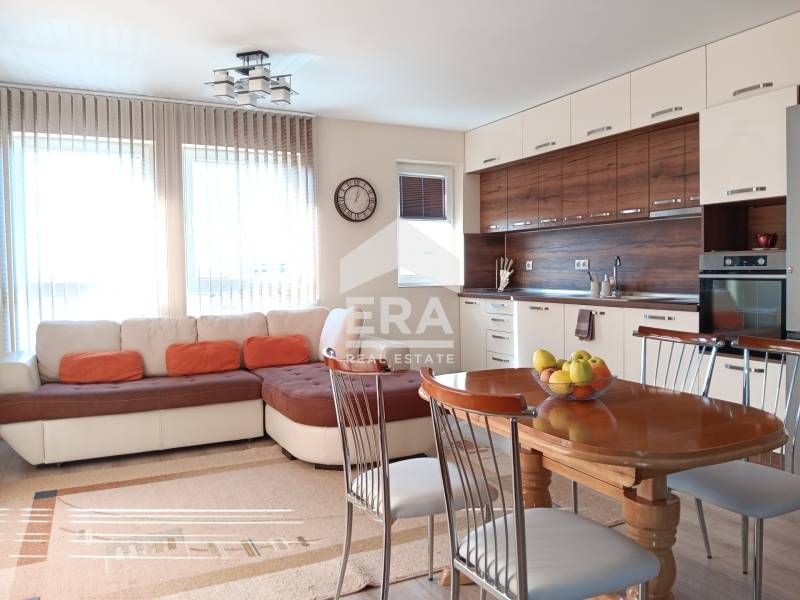 Двустаен, обзаведен, югозападен апартамент под наем, в новопостроена с