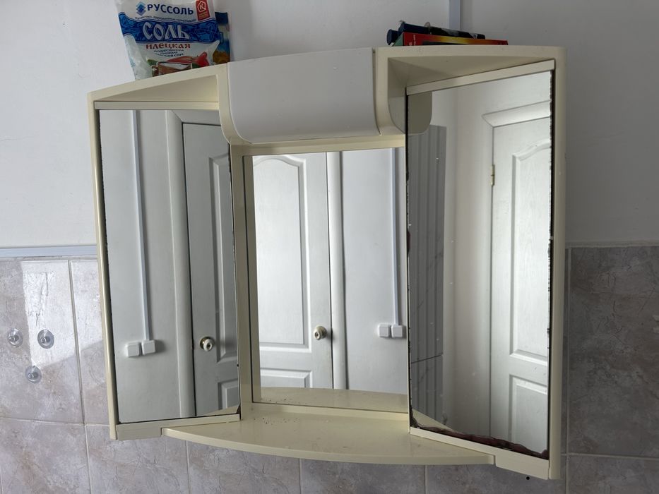 Зеркало с полками