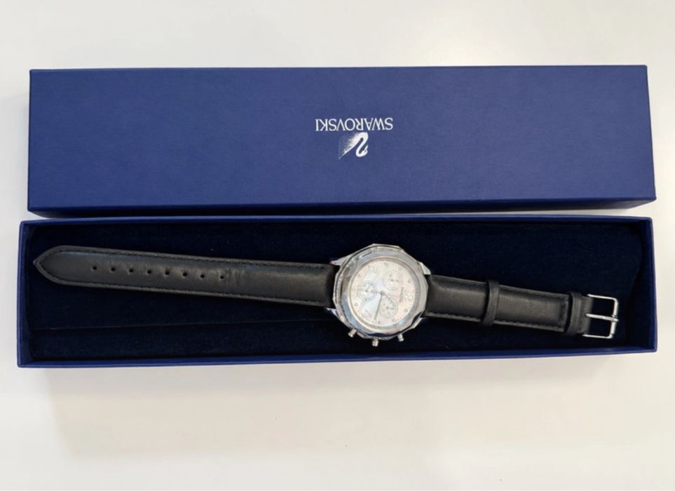 Ceas.   Swarovski