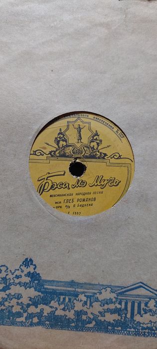 Виниловые пластинки 80 штук продаётся всё сразу.