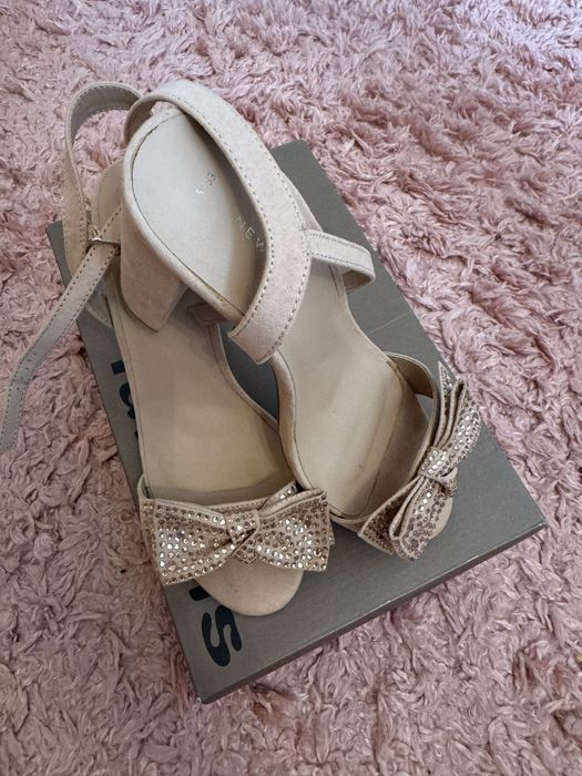 Sandale superbe Noi!