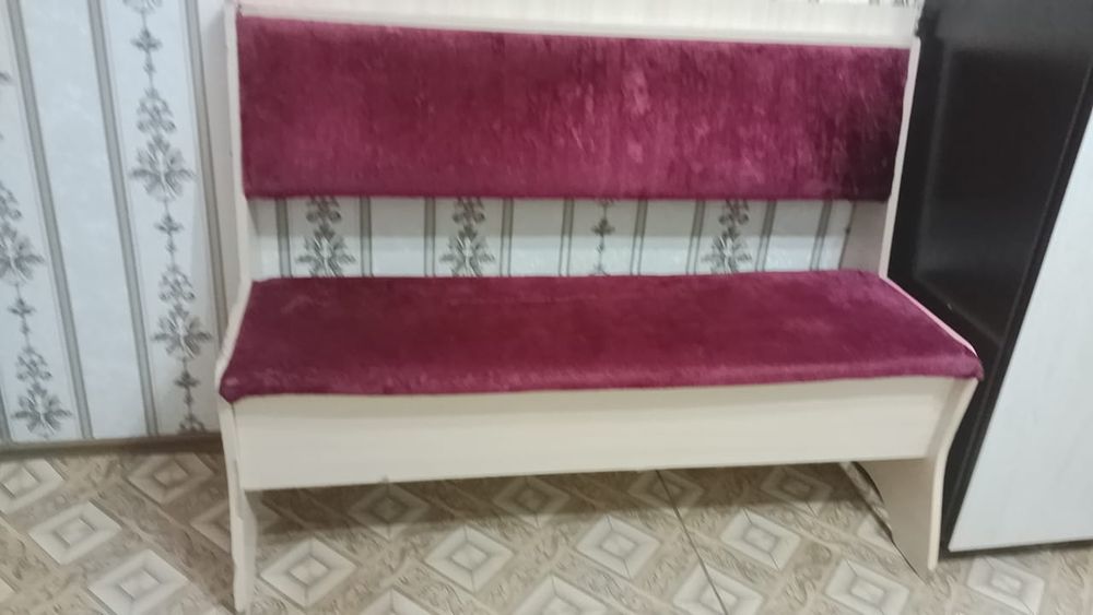 Продам диванчик в прихожую