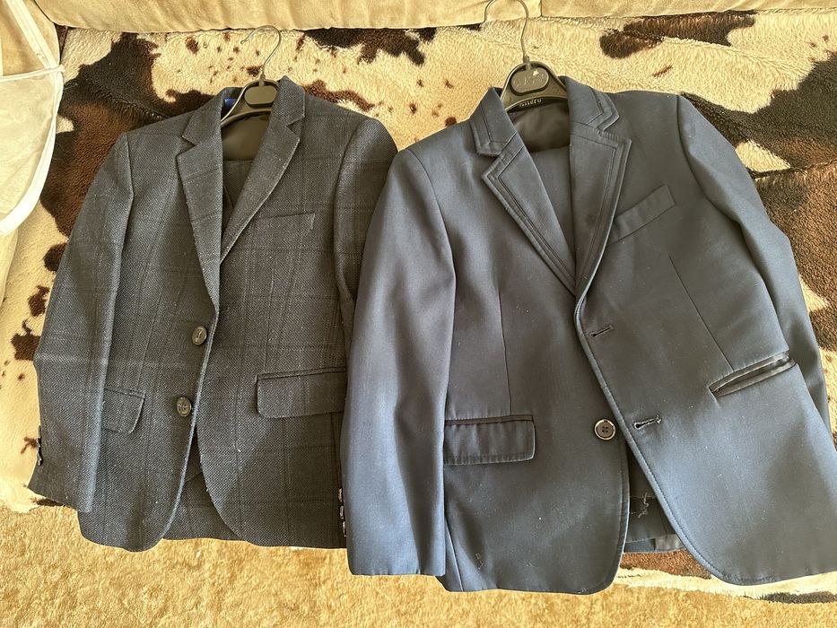 Продам школьные костюмы