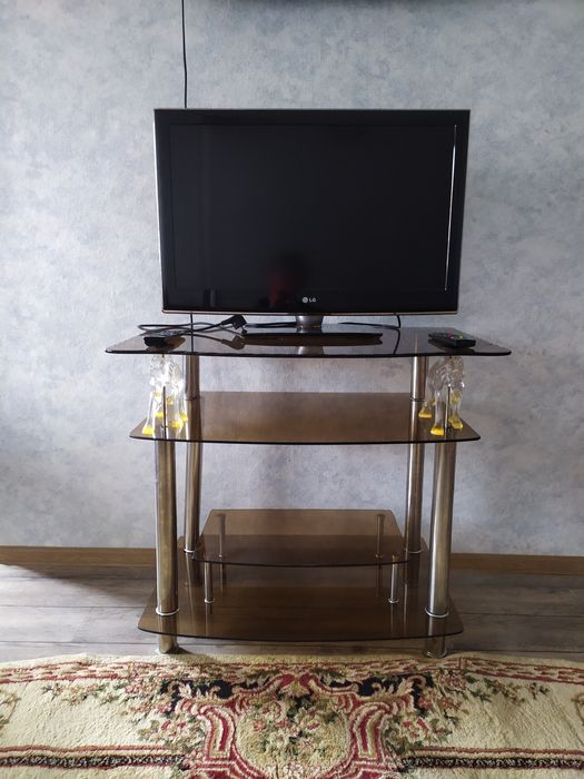 Продам стол стеклянный под телевизор,