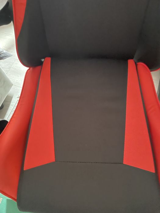 Продаю игровое кресло