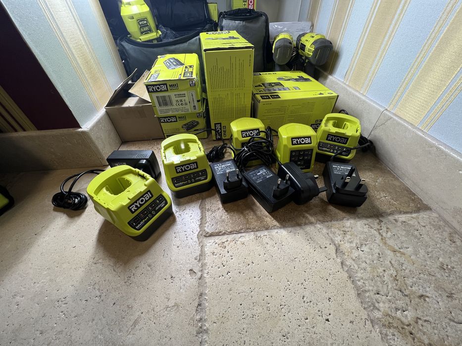 Ryobi 18V-Incarcator pentru acumulatori Ryobi ONE+ RC18120 Litiu-ion