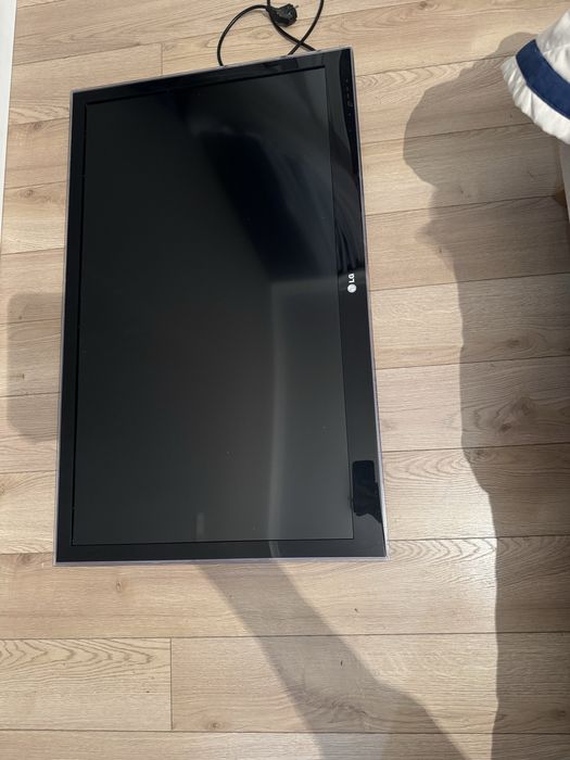 Телевизор LG в хорошем состоянии