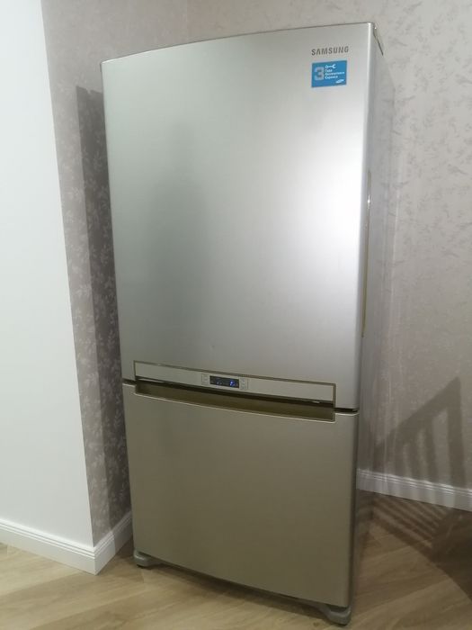 Продам холодильник самсунг.