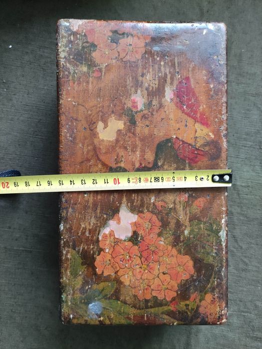 Продавам дървена  кутия за бижута