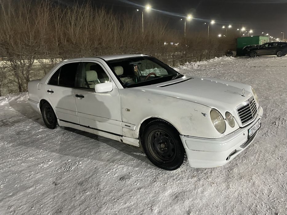 Продам машину мерс 210