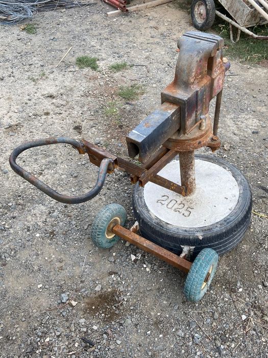 Тиски по металу.