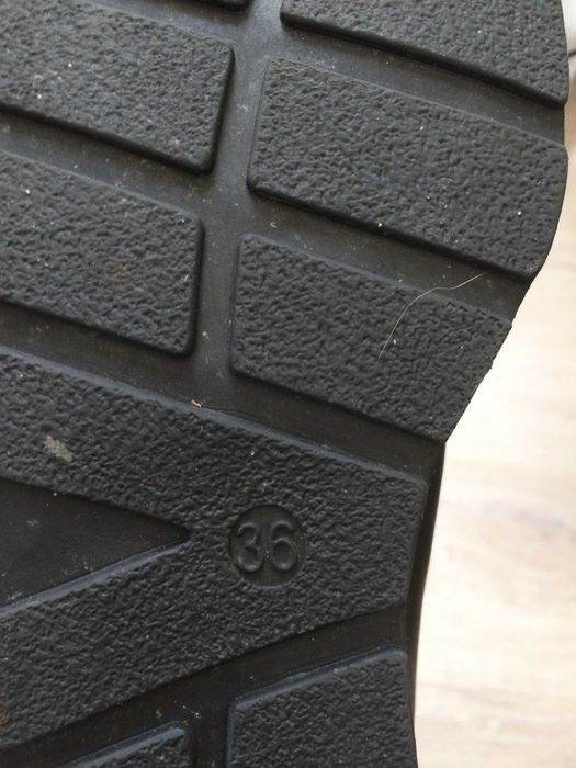 Удобни черни боти,естественна кожа.