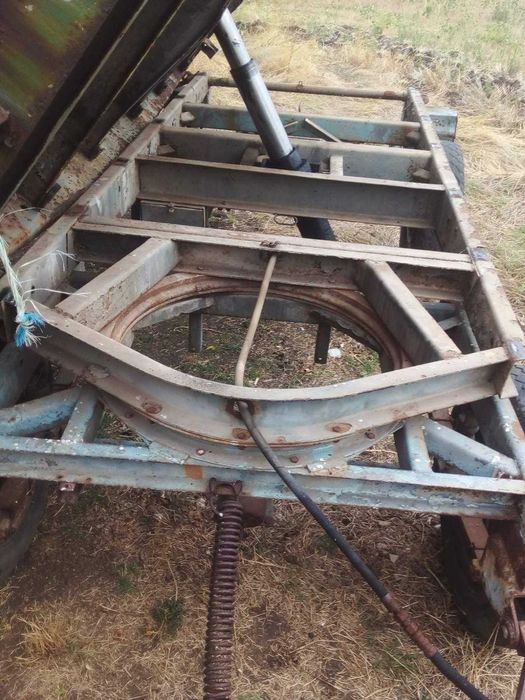 Полско ремарке с тристранно разтоварване