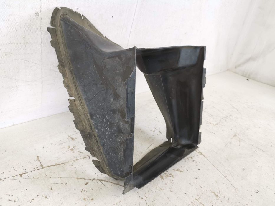 Ауди Q7 / Audi Q7 [ - ] Оригинален Въздушен Дефлектор В Добро Състояни