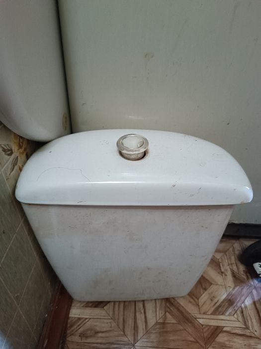 Продам унитазы и бачки