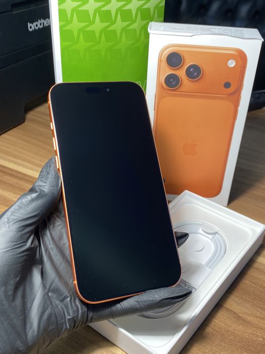 iPhone 17 Pro Max • 256 GB • Cosmic Orange