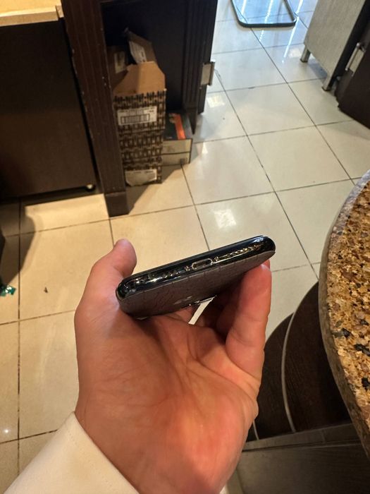 Iphone 11 pro holati yahwi karobkasi ozim  iwlataman aybi yoq 150 $