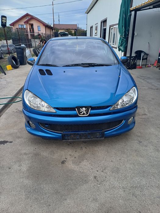 Dezmembrez Peugeot 206 cc 1,6 benzina 109 cp cod motor NFU