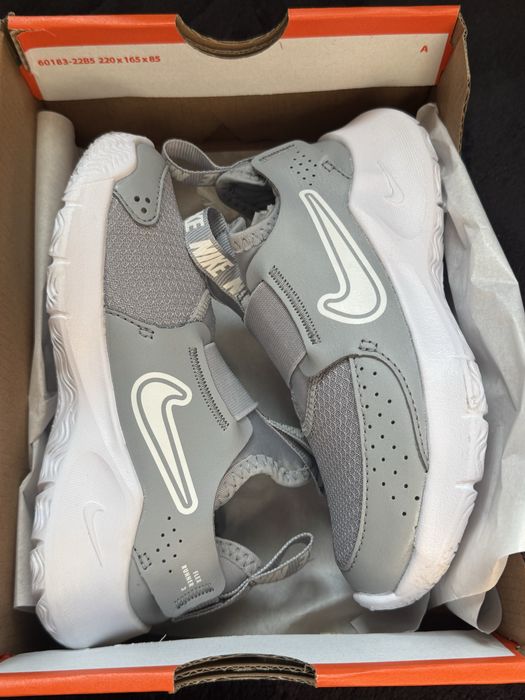 Детски маратонки Nike Нови!!!