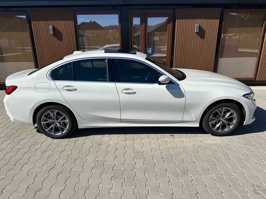 BMW 330i xDrive 2024 | 258 CP | 11.500 KM | TRAPA | SCAUNE SPORT | CAMERA | XDRIVE
