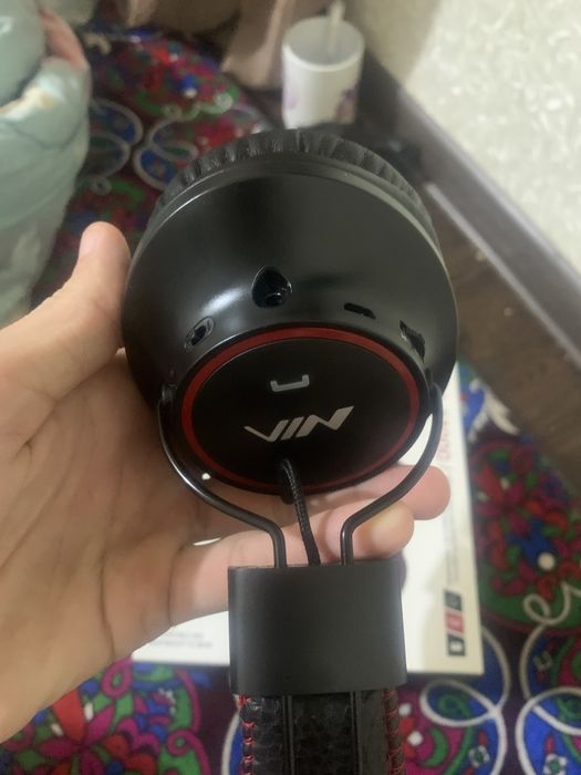 Bezpeovodnoy naushnik