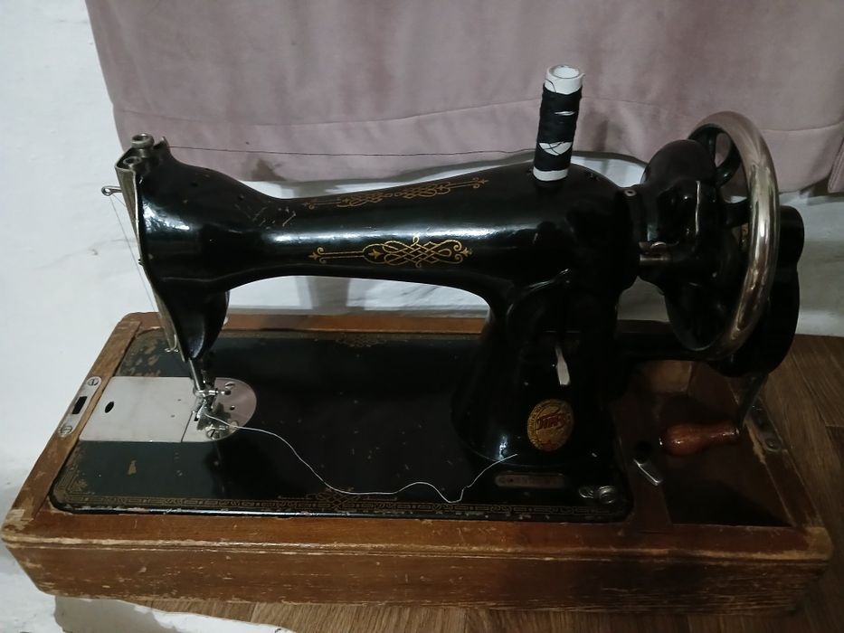 Продам швейную машину.